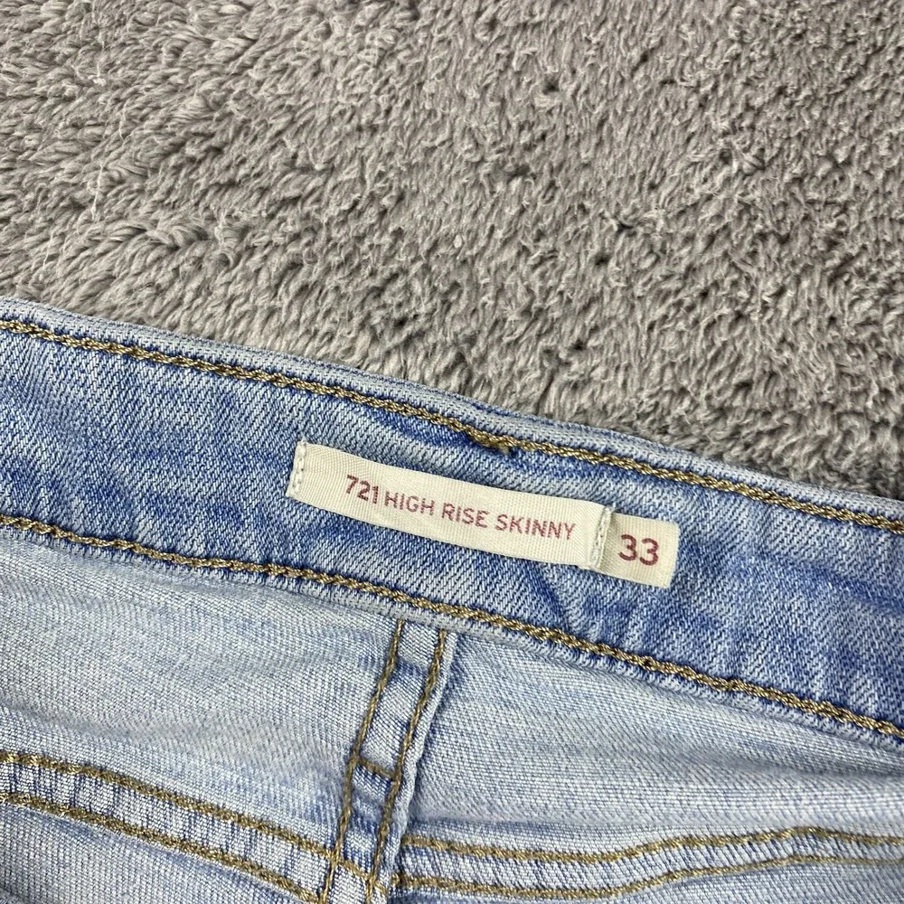 Levis 721 High Rise Skinny Jeans Womens 33 Blue Light Wash High Rise‎ Distressed